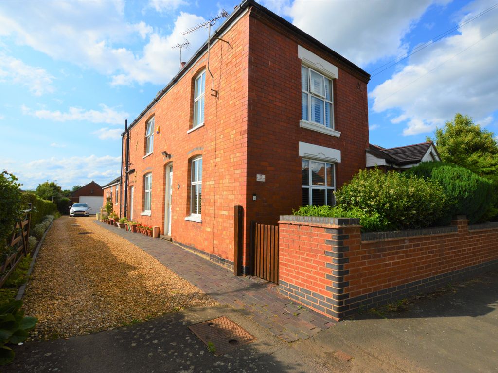 3 bed detached house for sale in Wolvey Road, Bulkington, Warwickshire