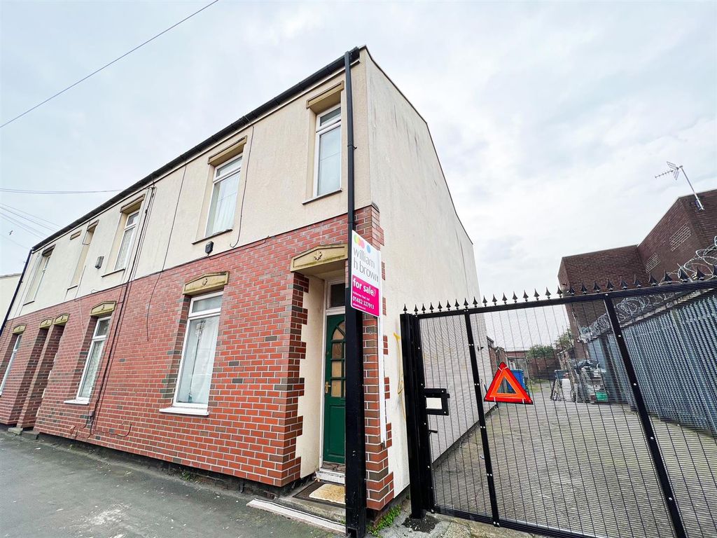 2 bed end terrace house for sale in Holland Street, Hull HU9, £60,000
