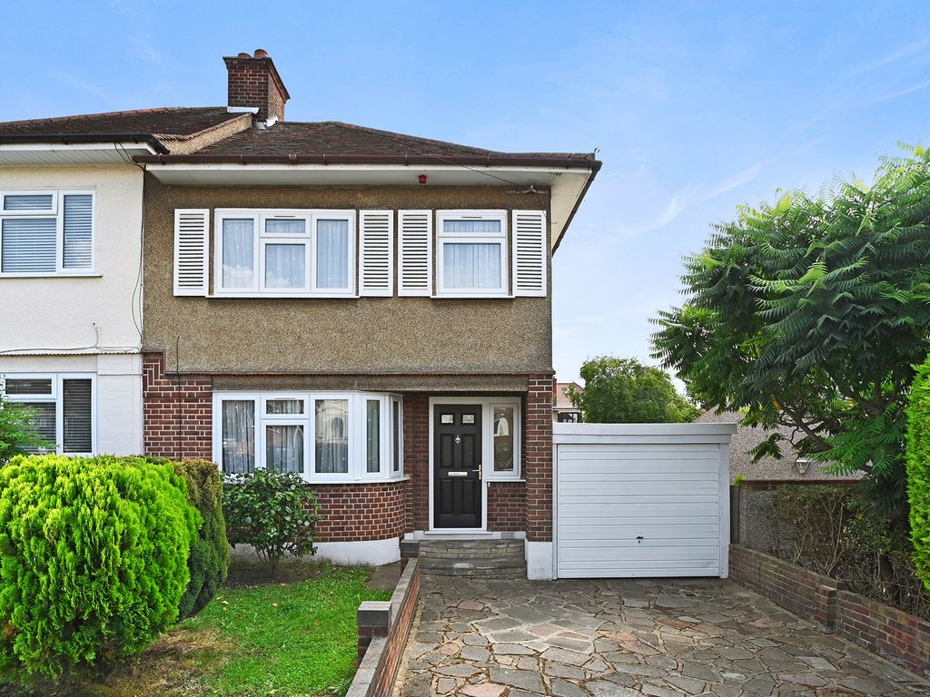 3 bed semidetached house for sale in Firbank Road, Collier Row