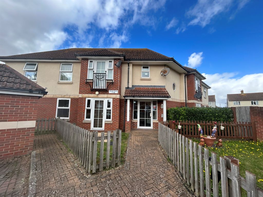 2 bed flat for sale in Hardy Close, Gosport PO13, £87,500 Zoopla