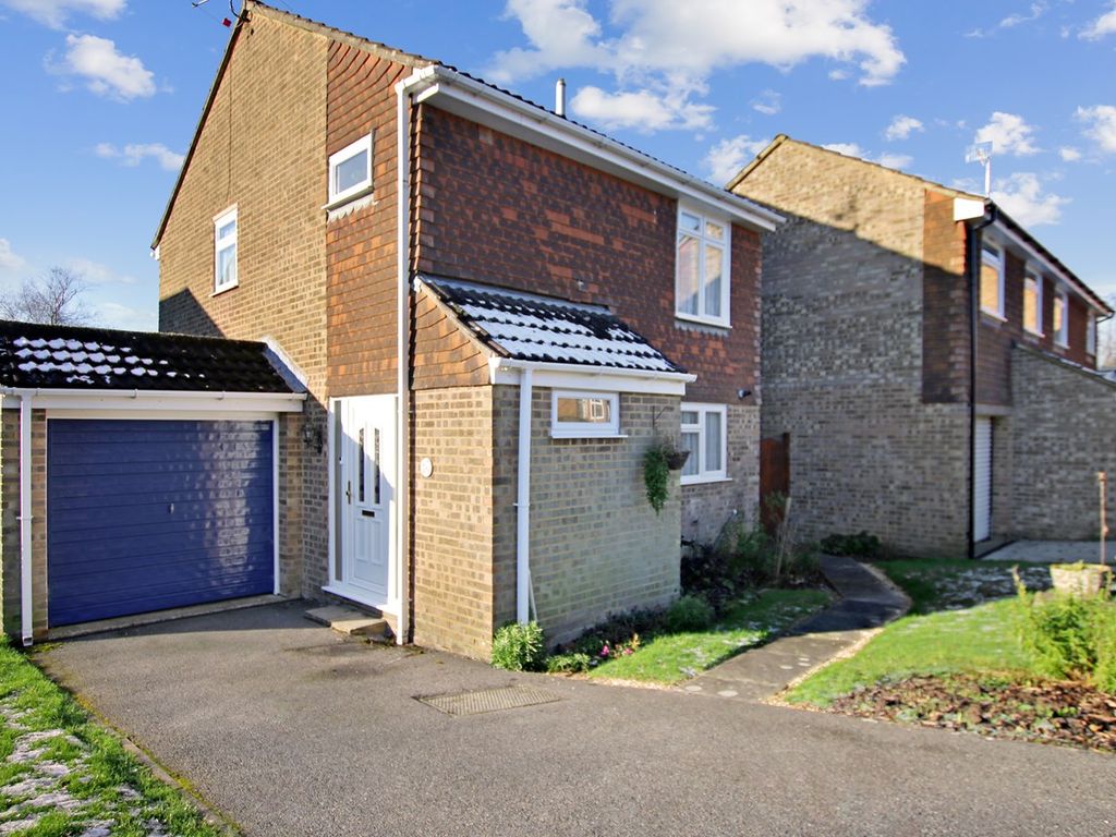 3 bed detached house for sale in Pegasus Way, East Grinstead RH19, £