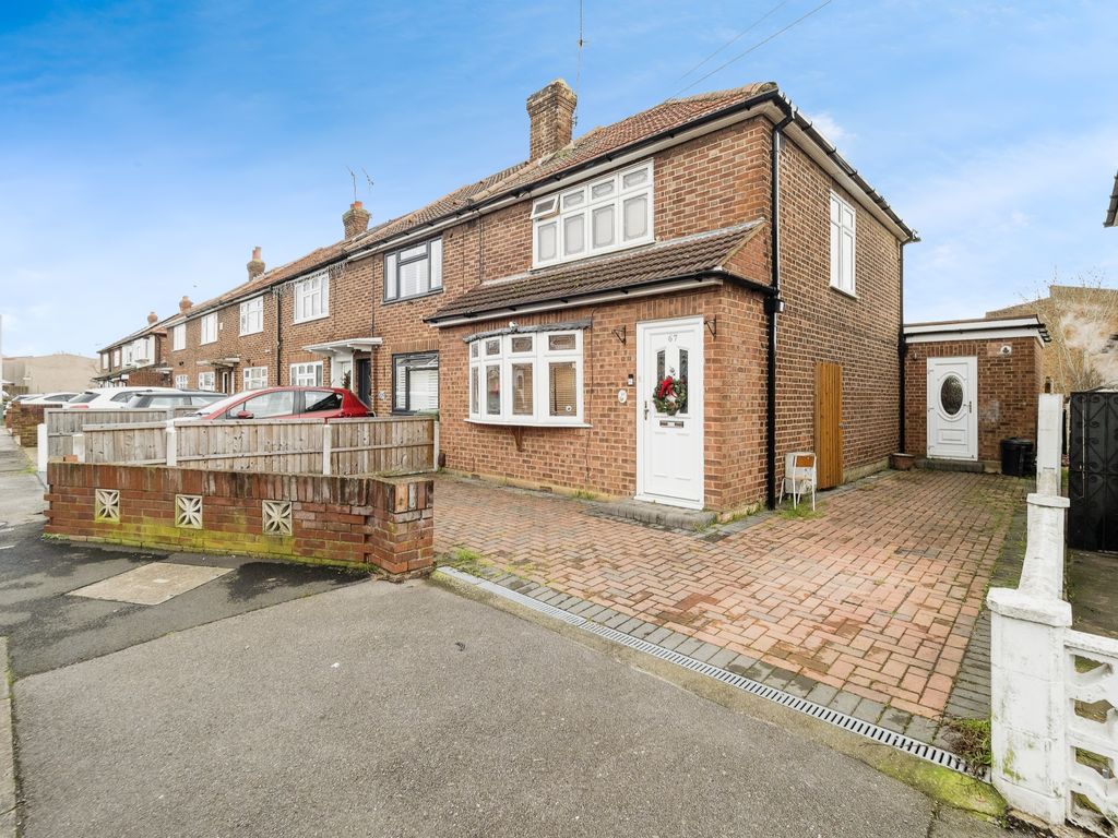 3 bed end terrace house for sale in Waverley Crescent, Romford RM3, £