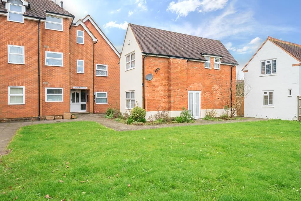 2 bed for sale in Shinfield / University Borders, Berkshire