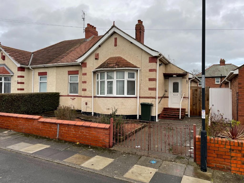 2 bed semidetached bungalow for sale in Addington Crescent, North