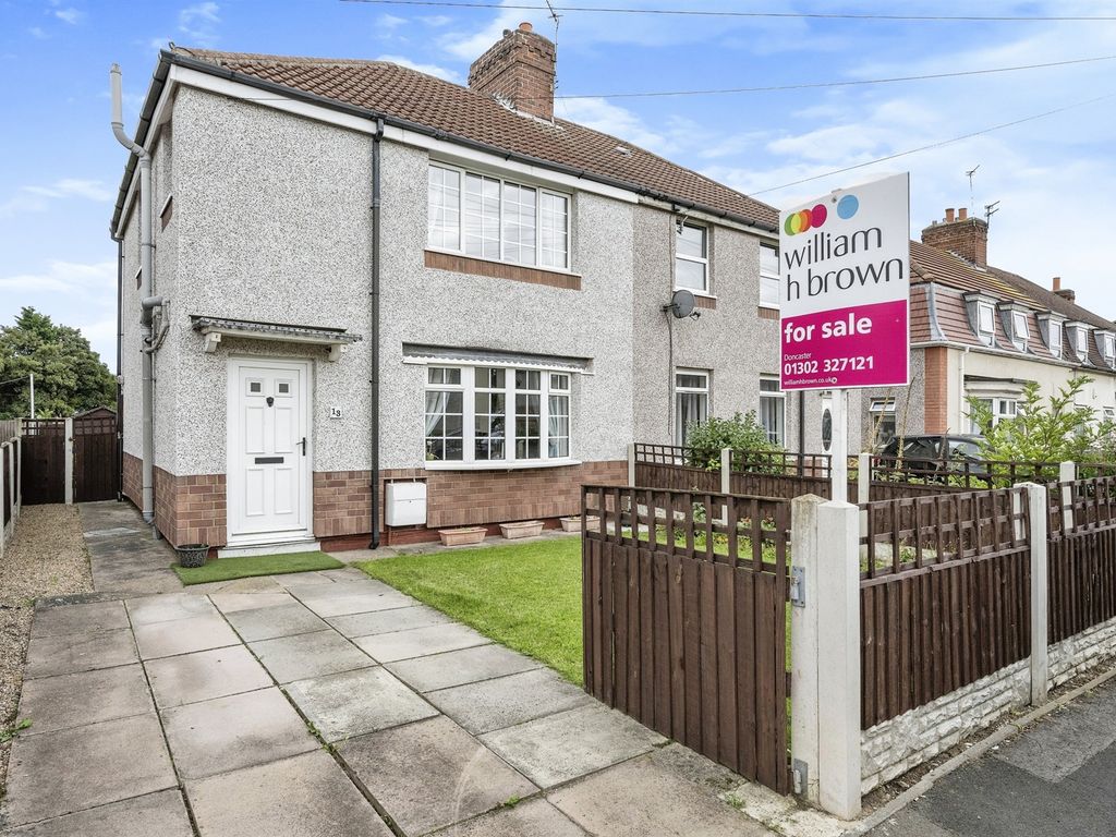 3 bed semidetached house for sale in Hawthorne Grove, Bentley