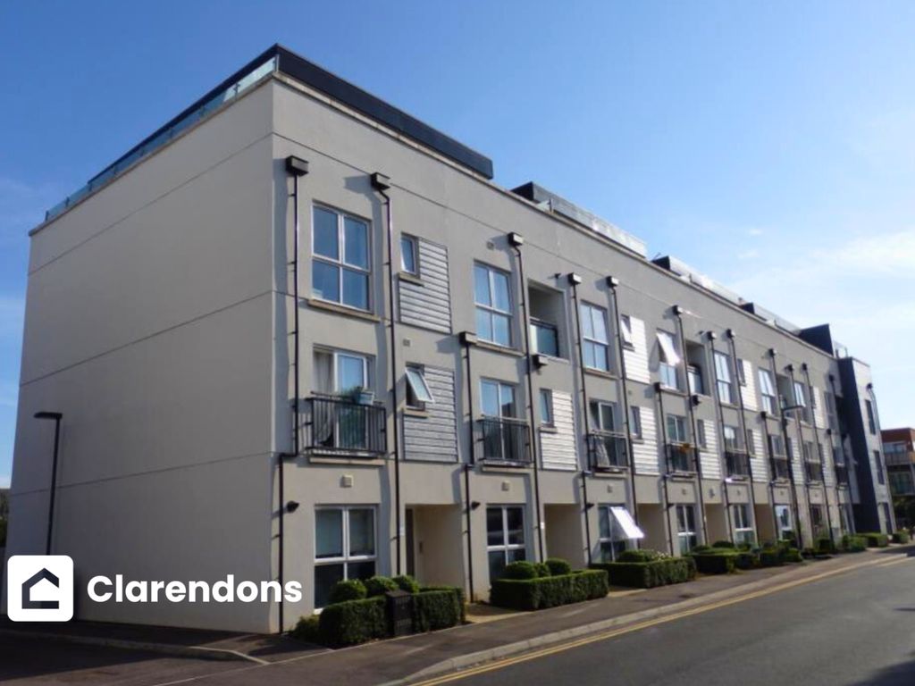 2 bed to rent in Canalside, Merstham, Redhill RH1, £1,600