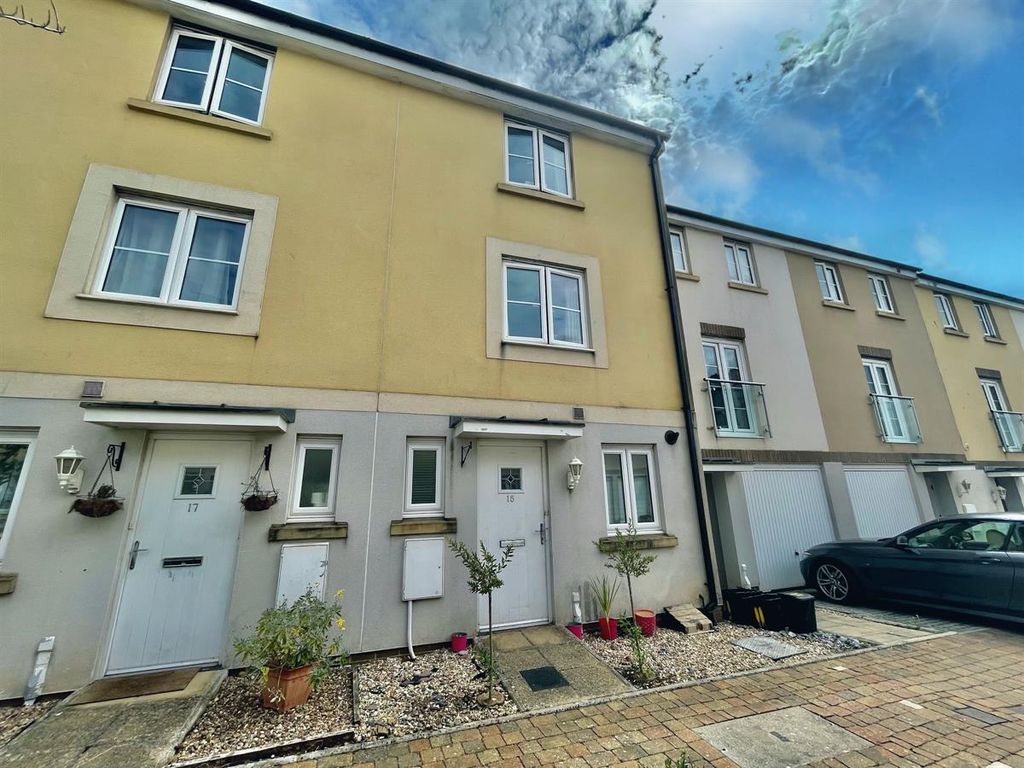 4 bed terraced house for sale in Mckay Avenue, Torquay TQ1 Zoopla