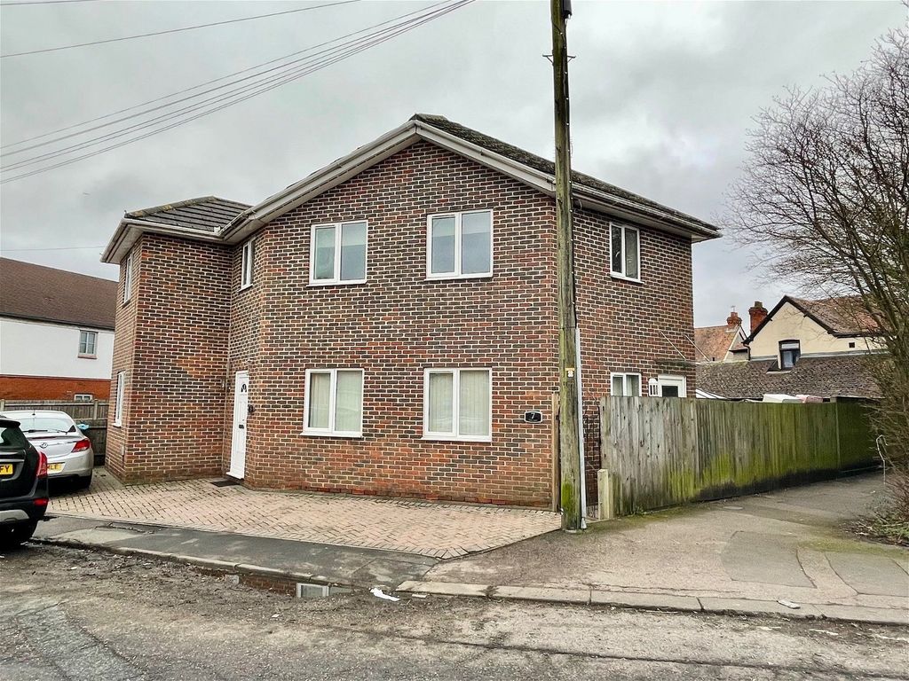 2 bed flat to rent in Mill Lane, Newbury RG14, £1,250 pcm Zoopla