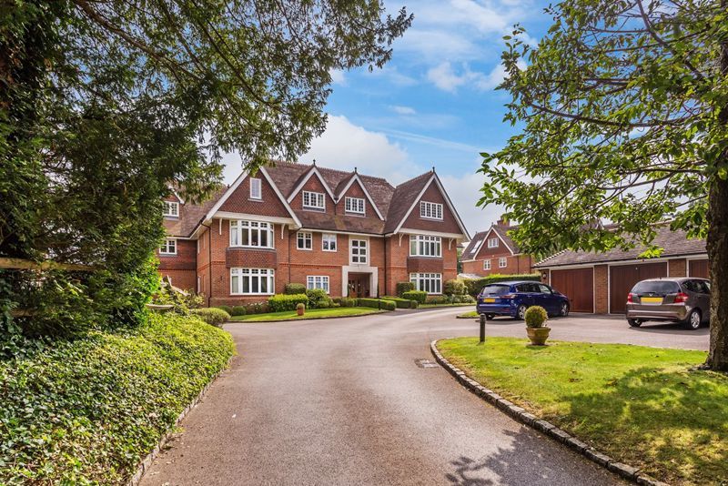 2 bed flat for sale in Guildford Road, Fetcham, Leatherhead KT22 Zoopla