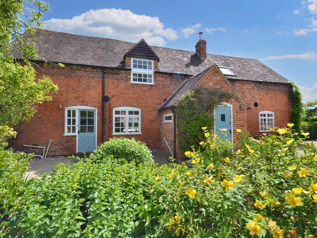 3 bed barn conversion for sale in AstonOnCarrant, Tewkesbury