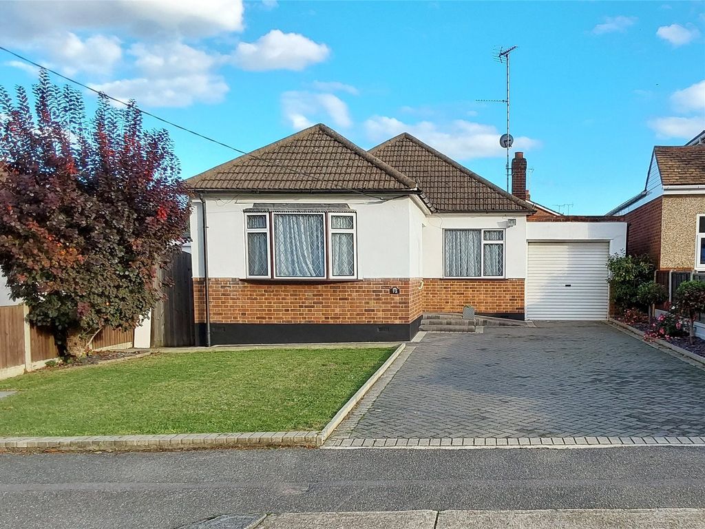 2 bed bungalow for sale in Glenwood Avenue, LeighOnSea, Essex SS9, £