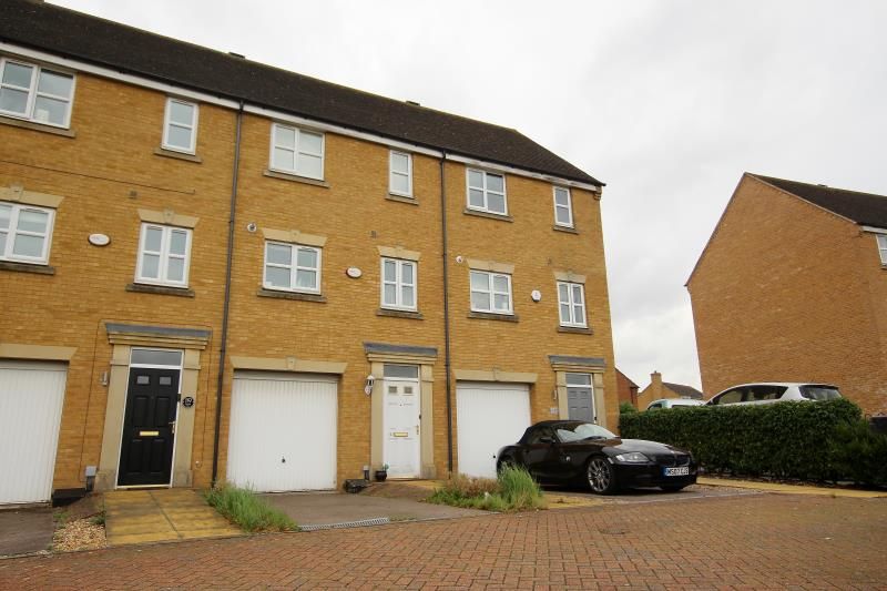 3 bed town house to rent in Hargate Way, Hampton Hargate, Peterborough