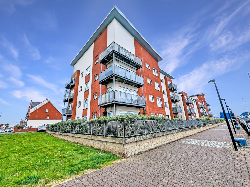 2 bed flat for sale in Dockers Gardens, Ardrossan KA22, £105,000 Zoopla