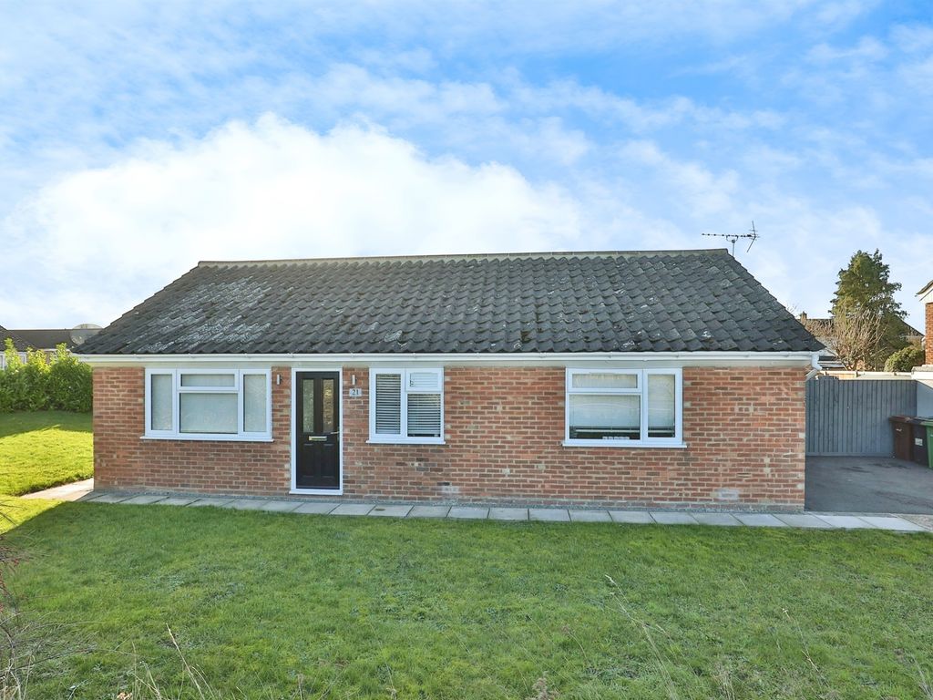 3 bed detached house for sale in Longlands Drive, Wymondham NR18, £
