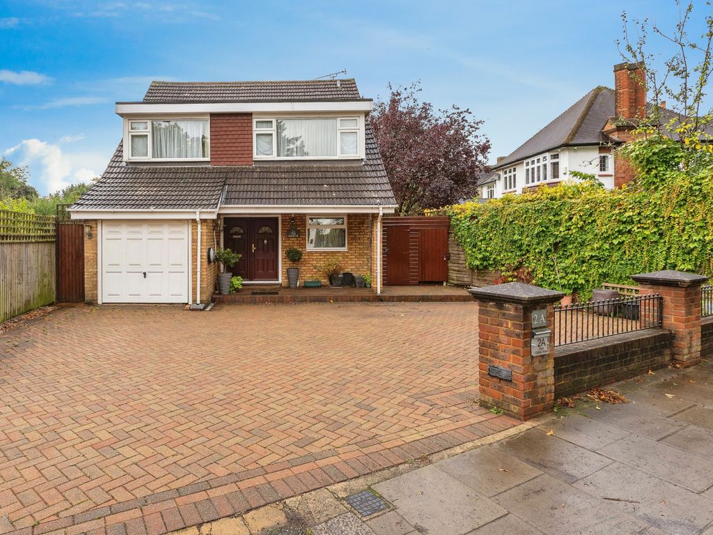 5 bed detached house for sale in The Bourne, London N14, £1,000,000