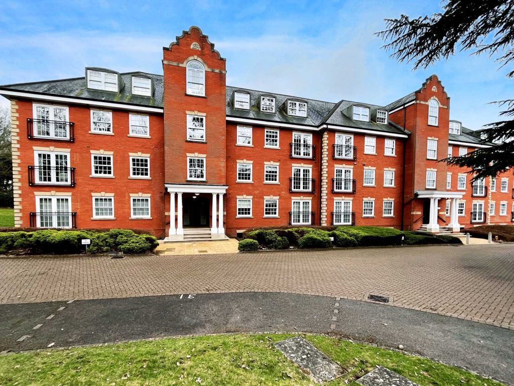 2 bed flat to rent in Keephatch House, Wokingham RG40 Zoopla
