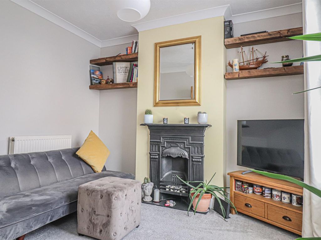 2 bed property to rent in Shanklin Road, Southsea PO4 Zoopla