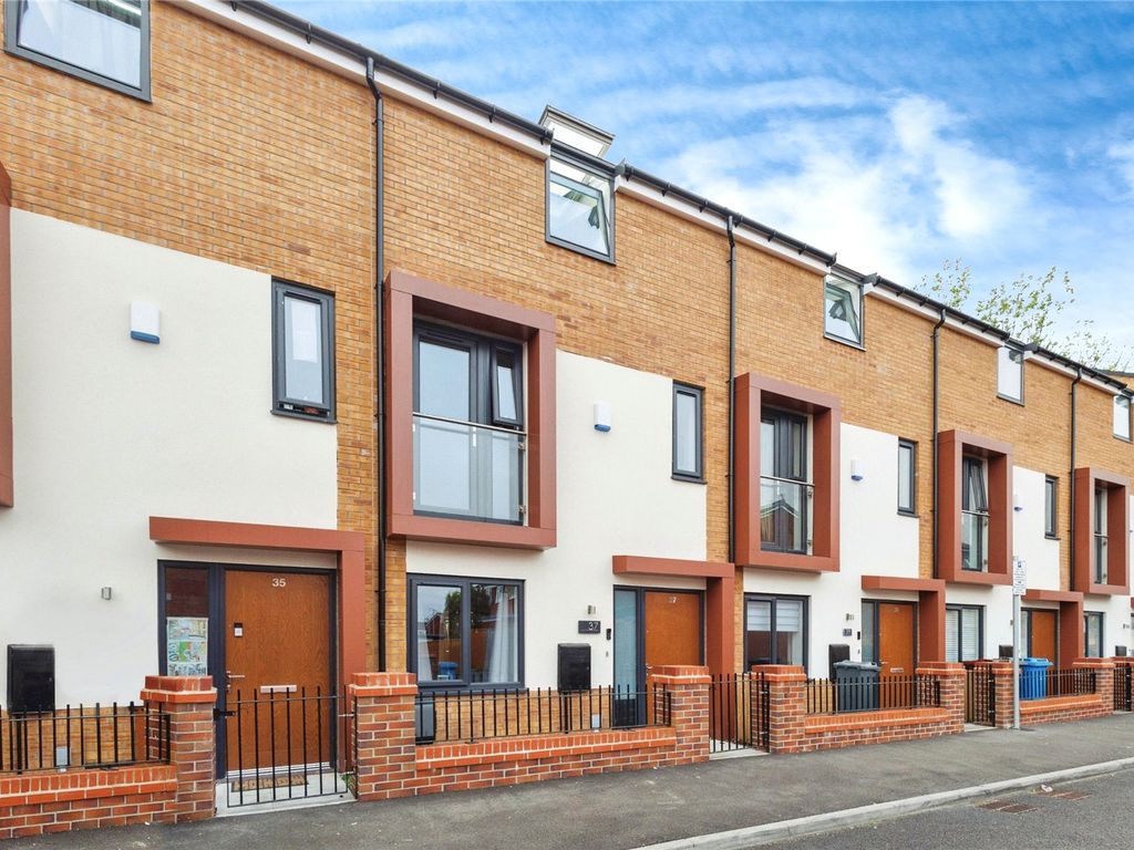 4 bed detached house for sale in Plymouth View, Manchester, Greater