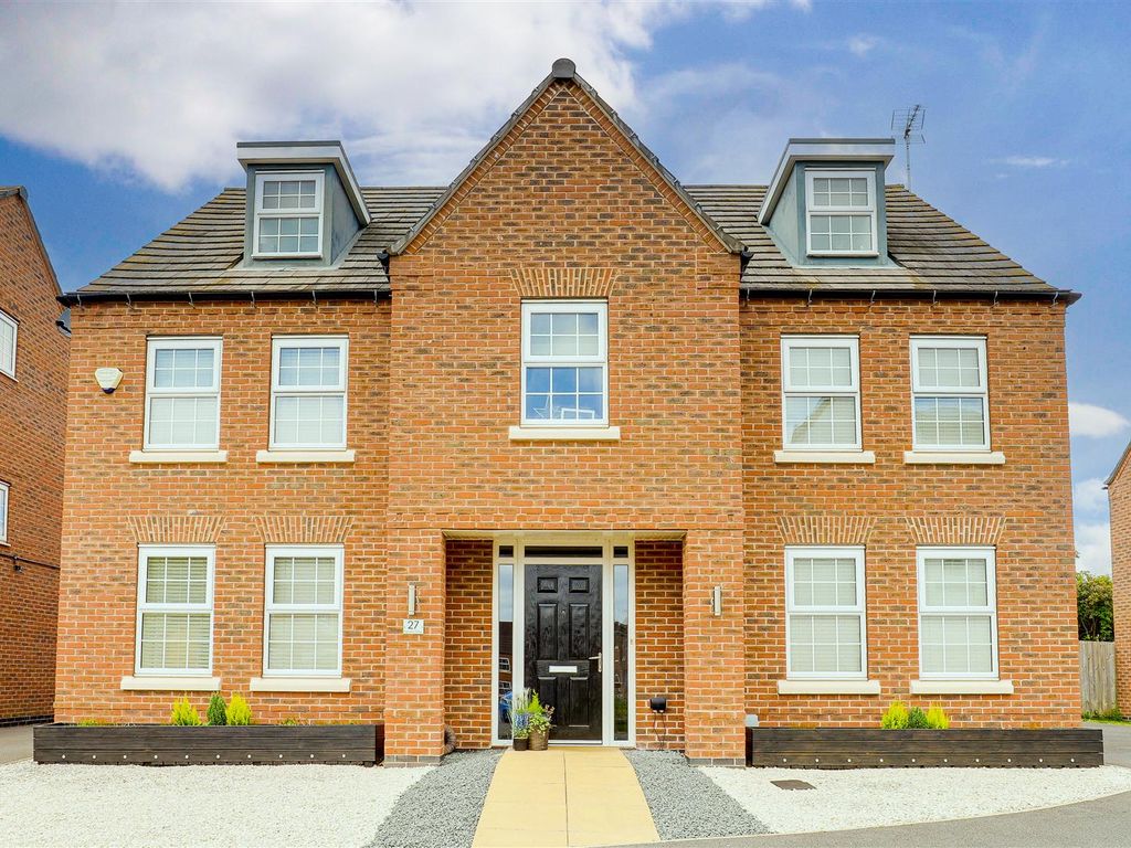 5 bed detached house for sale in Senator Close, Hucknall