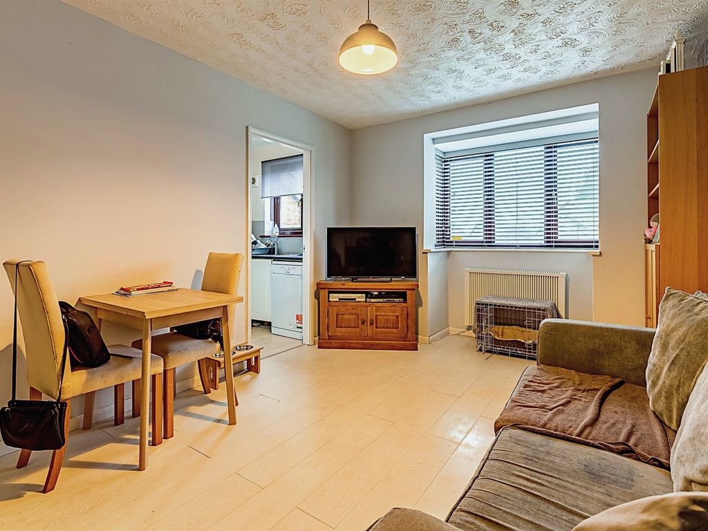 2 bed flat for sale in Guillemot Lane, Wellingborough NN8 Zoopla