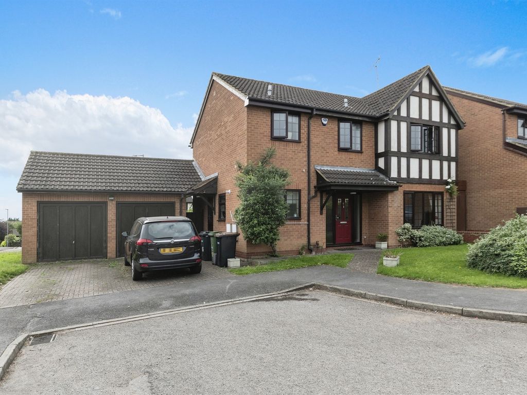 4 bed detached house for sale in Warminster Close, Luton LU2, £525,000