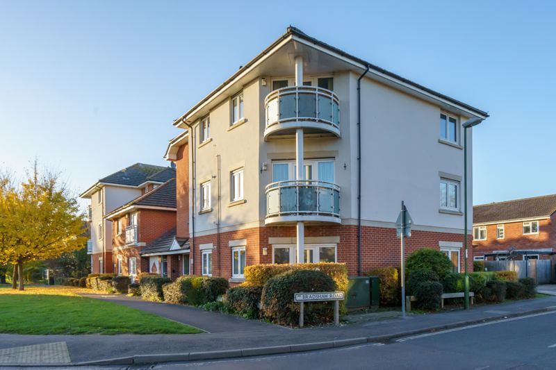 2 bed flat to rent in Swanfield Drive, Chichester PO19 Zoopla