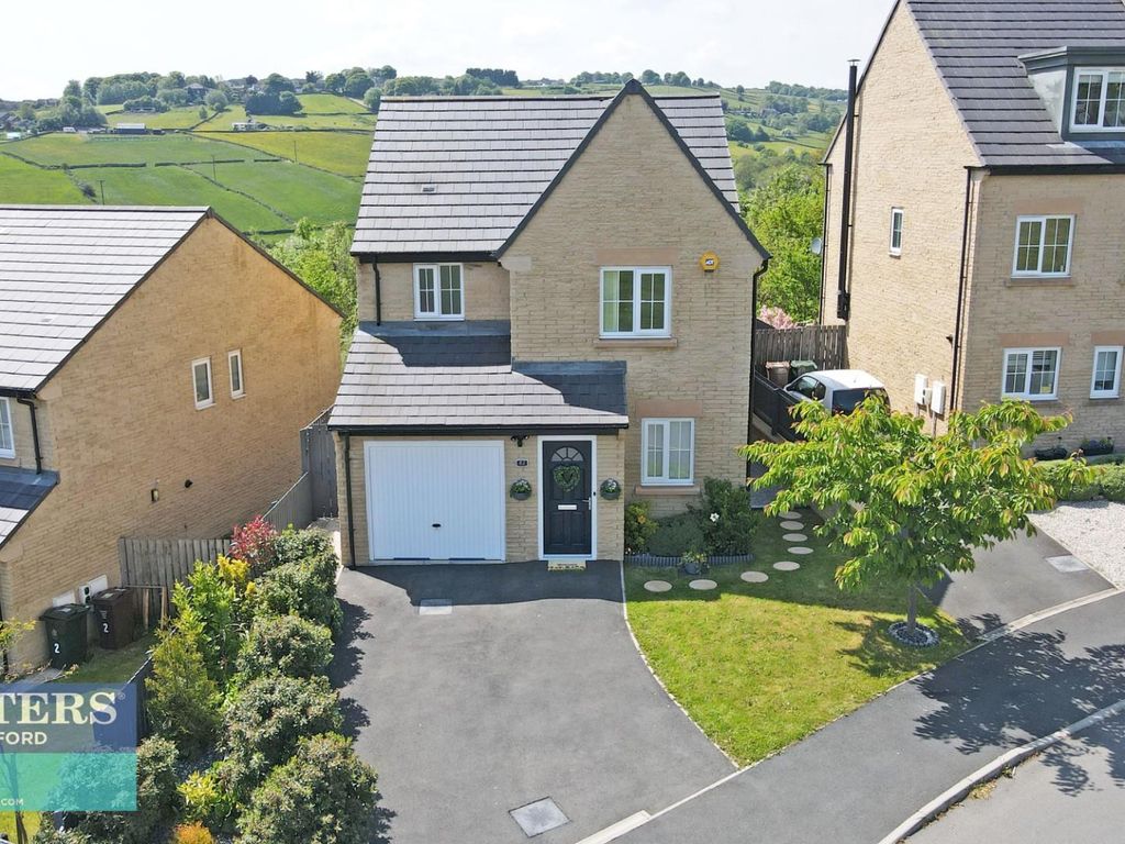 3 bed detached house for sale in Beck Bridge Lane, Allerton, Bradford