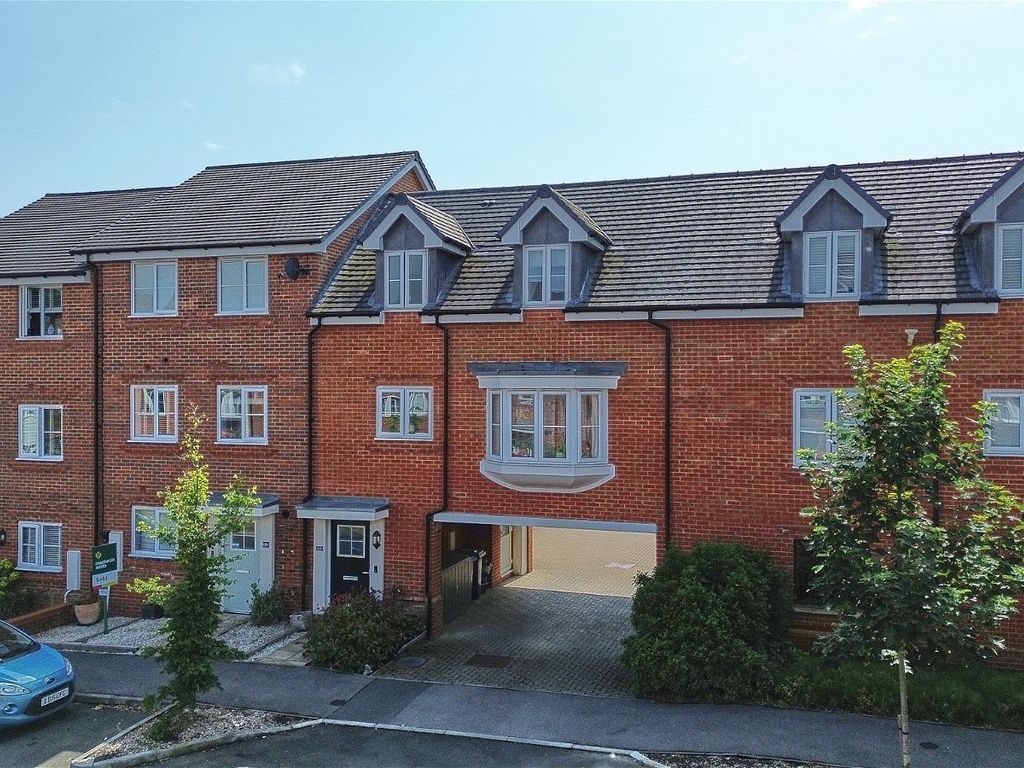 3 bed terraced house for sale in Jubilee Drive, Church Crookham, Fleet