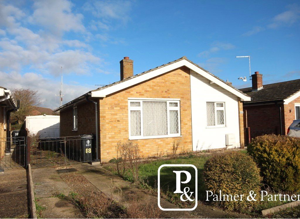 2 bed bungalow for sale in Woodlands Close, ClactonOnSea, Essex. CO15