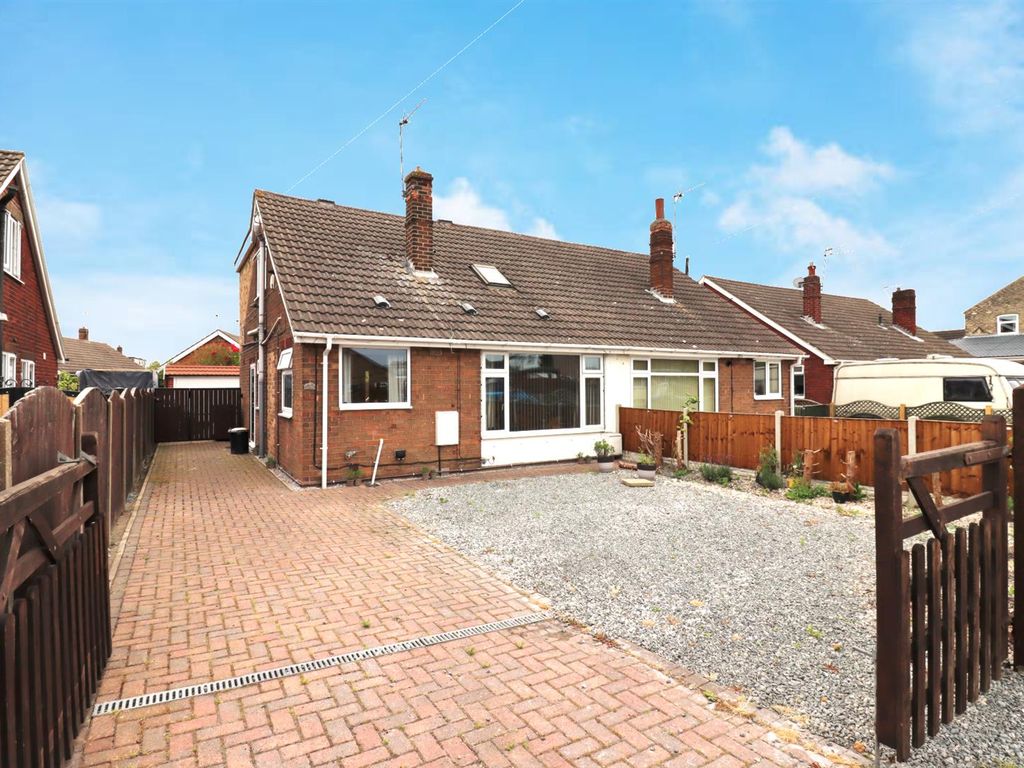 3 bed semidetached house for sale in Station Road, Gilberdyke, Brough
