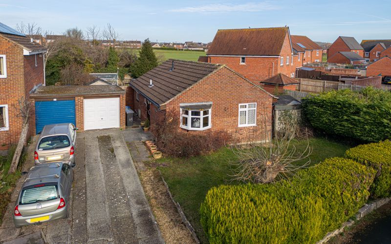 2 bed detached bungalow for sale in Brecon Close, Melksham SN12, £