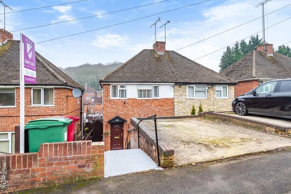 3 bed semidetached house for sale in Kentwood Hill, Tilehurst, Reading