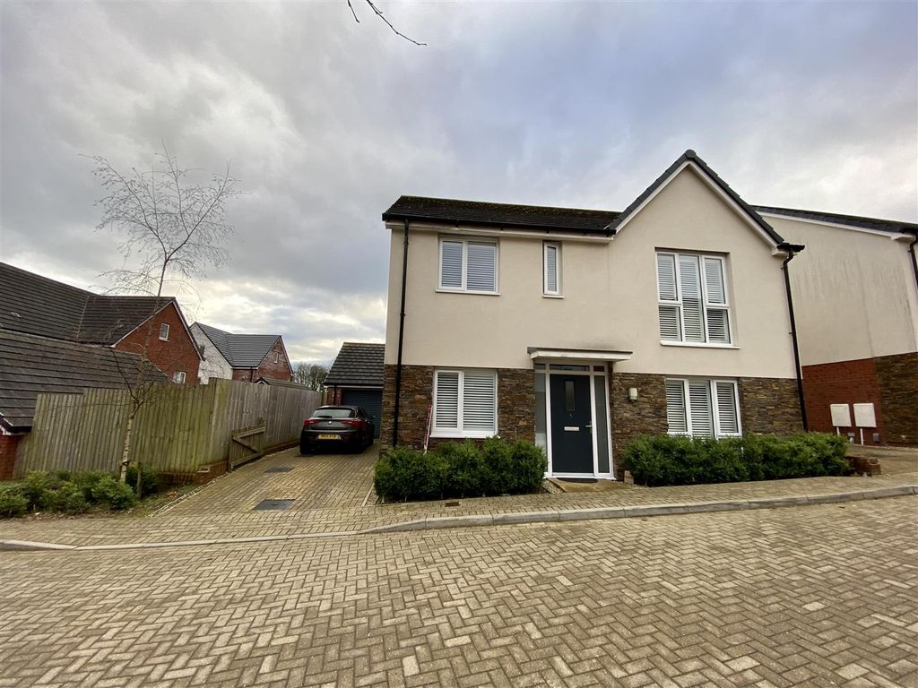4 bed detached house for sale in Clos Coed Collings, Sketty, Swansea