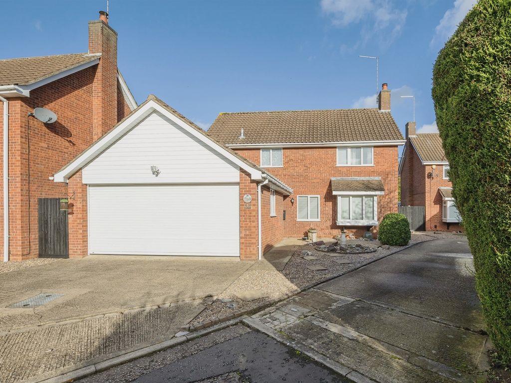 4 bed detached house for sale in Gildale, Werrington, Peterborough PE4