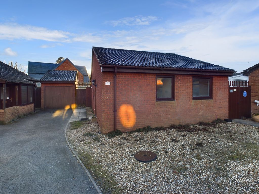 2 bed semidetached bungalow for sale in Church View, Steeple Claydon