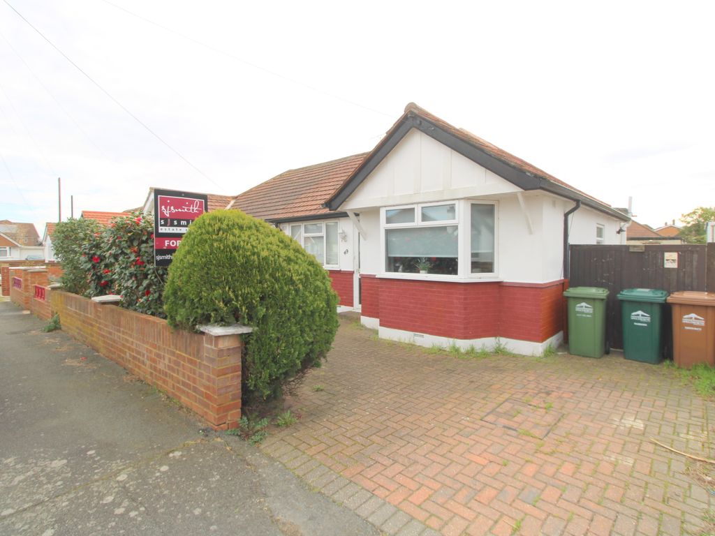 2 bed semidetached bungalow for sale in Kingsway, Stanwell, Staines