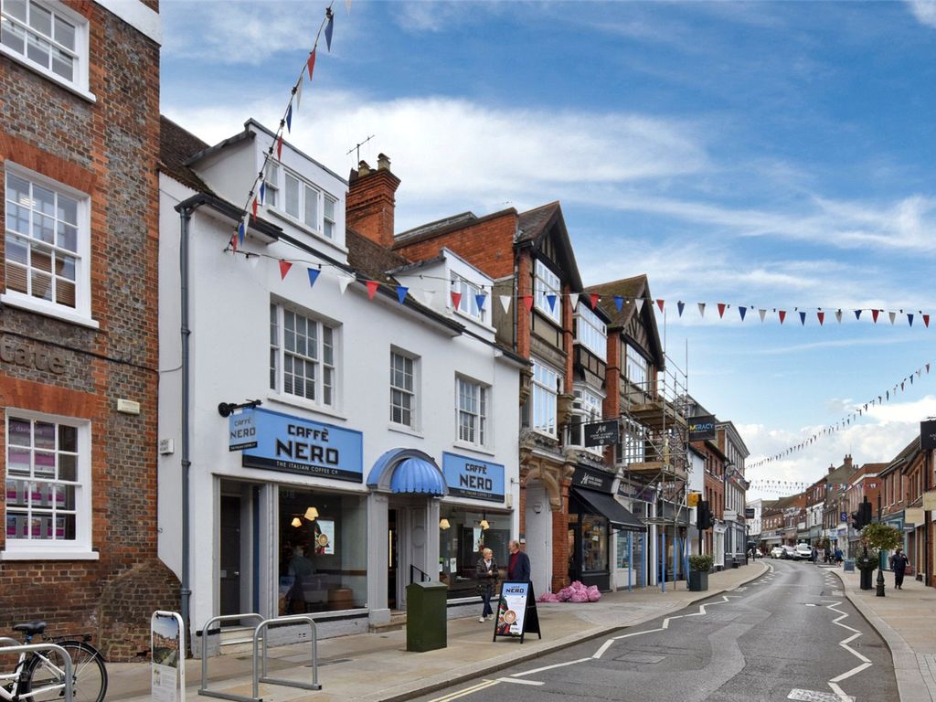 1 bed flat to rent in Bell Street, HenleyOnThames, Oxfordshire RG9