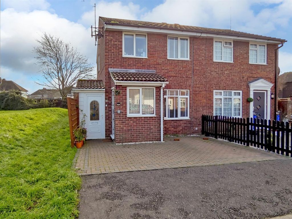 3 bed semidetached house for sale in Windward Close, Littlehampton