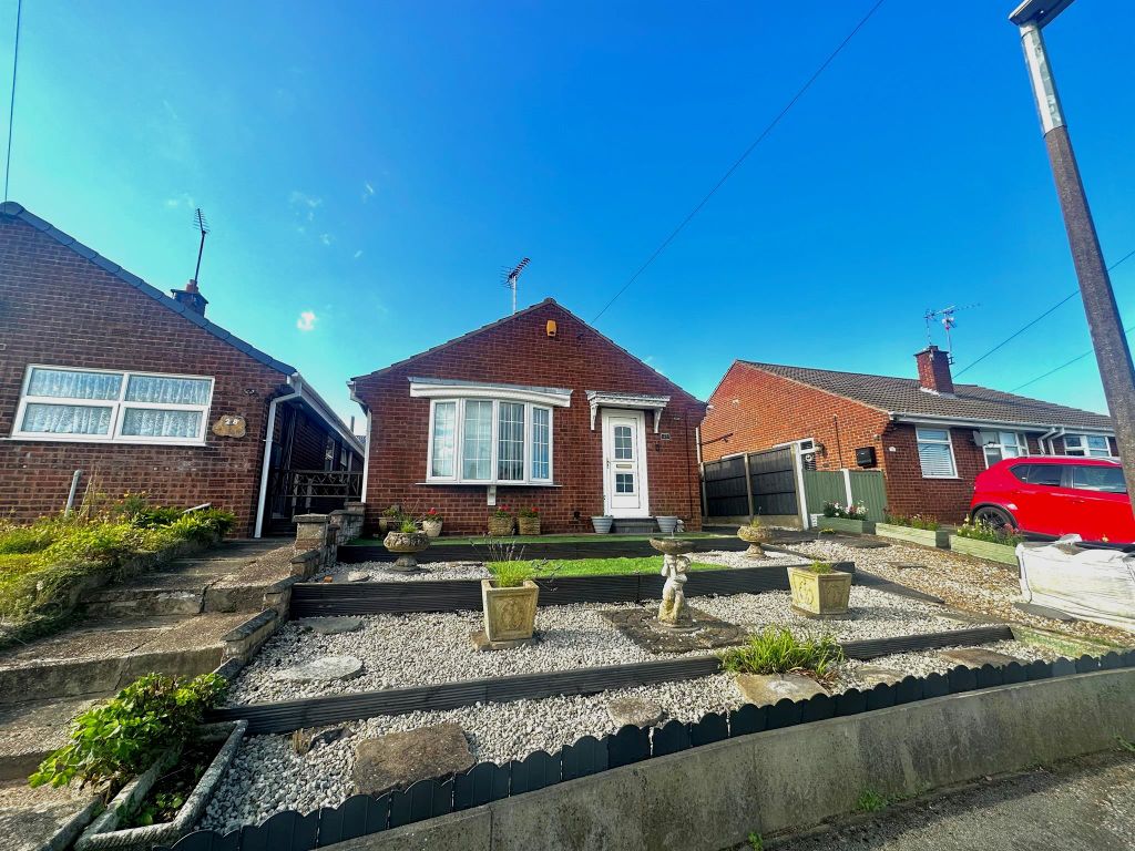 2 bed detached bungalow for sale in Crown Close, Rainworth, Mansfield