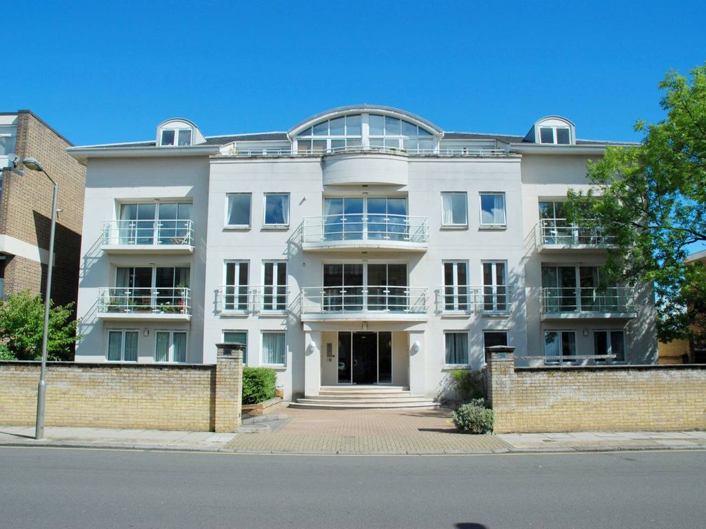 2 bed flat to rent in Carlton Drive, Putney, London SW15, £2,500 pcm