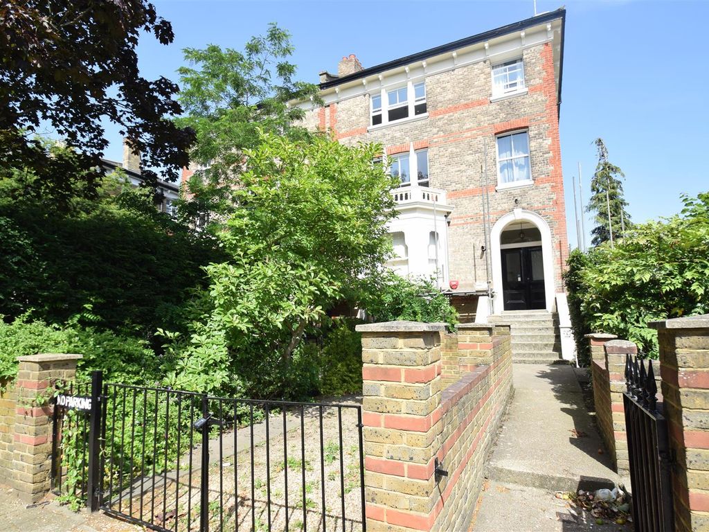 Studio to rent in The Barons, St Margarets, Twickenham TW1 Zoopla