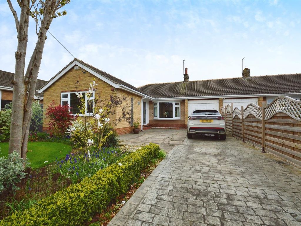 2 bed bungalow for sale in Chantry Way East, Swanland, North Ferriby