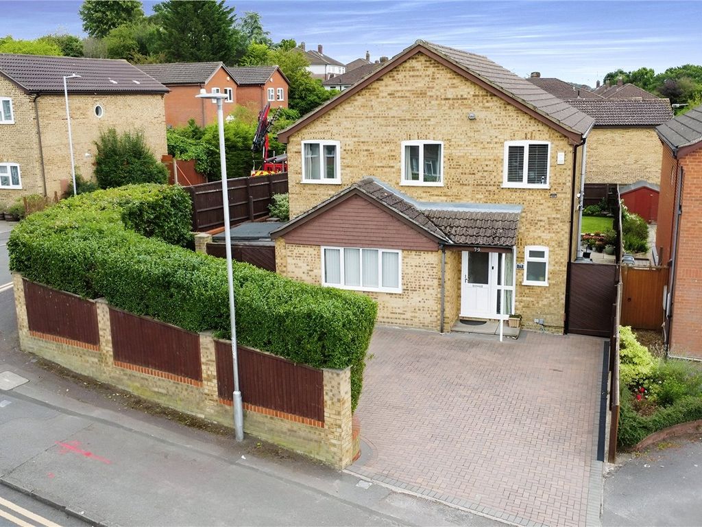 4 bed detached house for sale in Cressingham Road, Reading, Berkshire