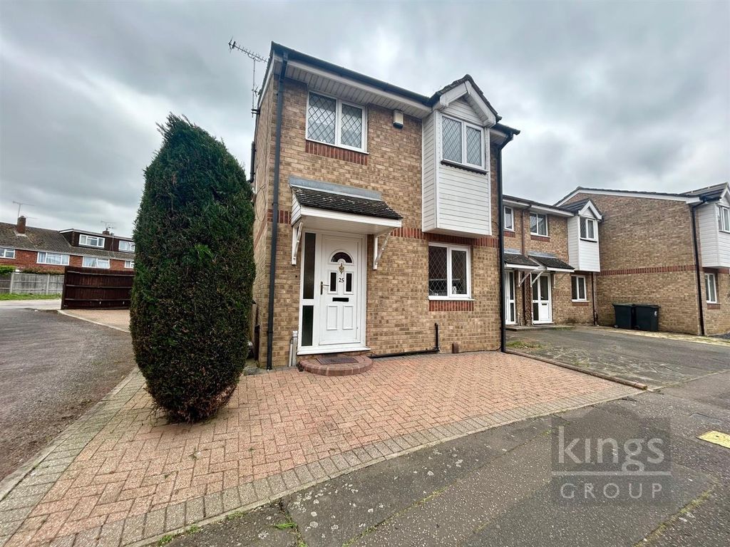3 bed property for sale in Howard Close, Waltham Abbey EN9, £430,000