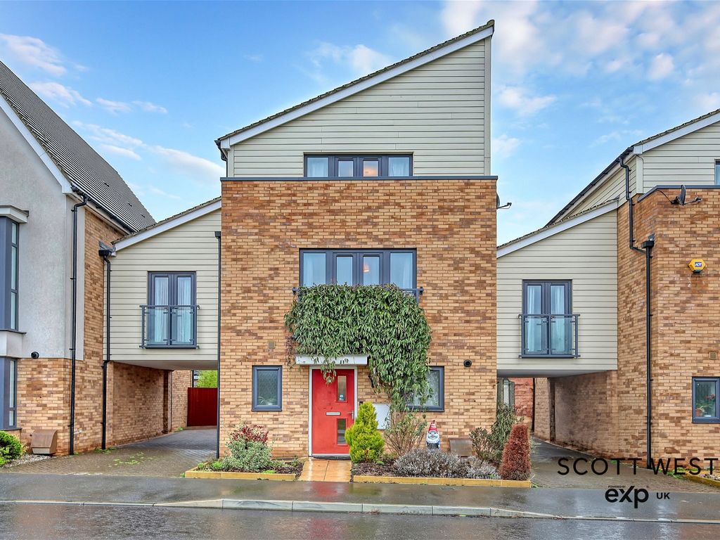 4 bed terraced house for sale in Meadow Drive, Aveley, South Ockendon