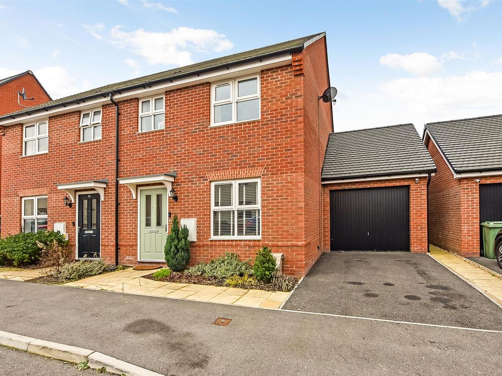 3 bed semidetached house for sale in Alder Road, Andover SP11 Zoopla