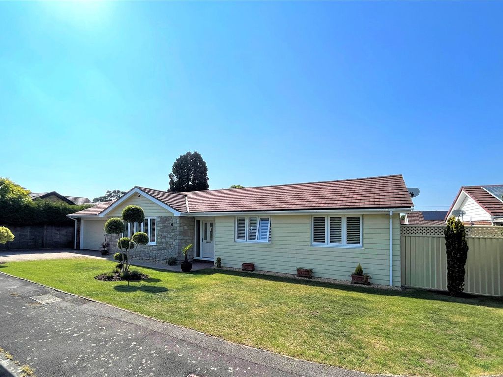 4 bed bungalow for sale in Hazlemere Drive, St. Leonards, Ringwood BH24