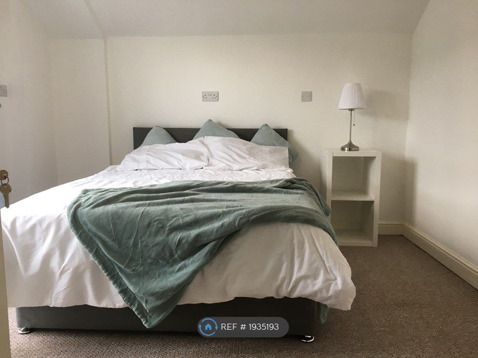 Room to rent in Long Ashton, Bristol BS41, £725 pcm Zoopla