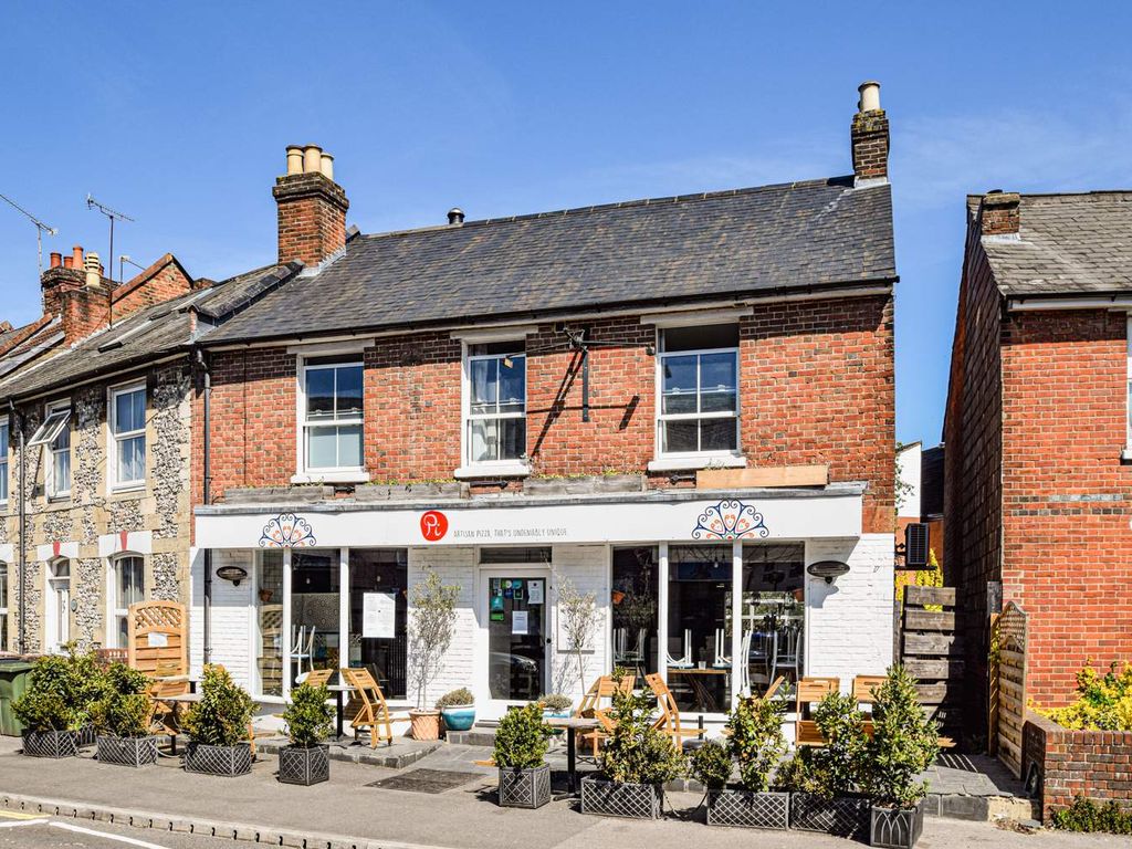 132 Stockbridge Road, Winchester SO22  