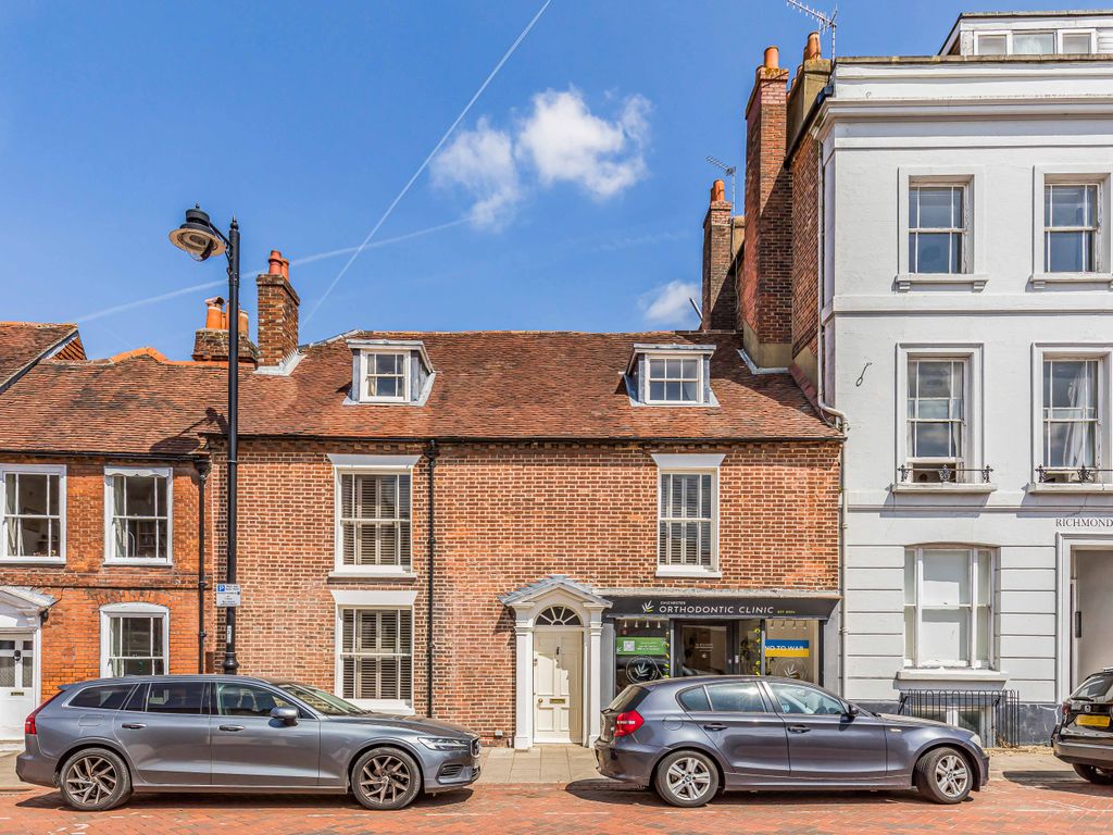 5 bed detached house for sale in Westgate, Chichester PO19, £825,000